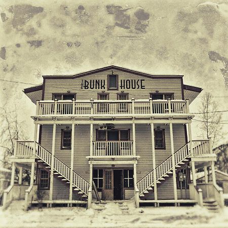 Готель The Bunkhouse Доусон-Сіті Екстер'єр фото
